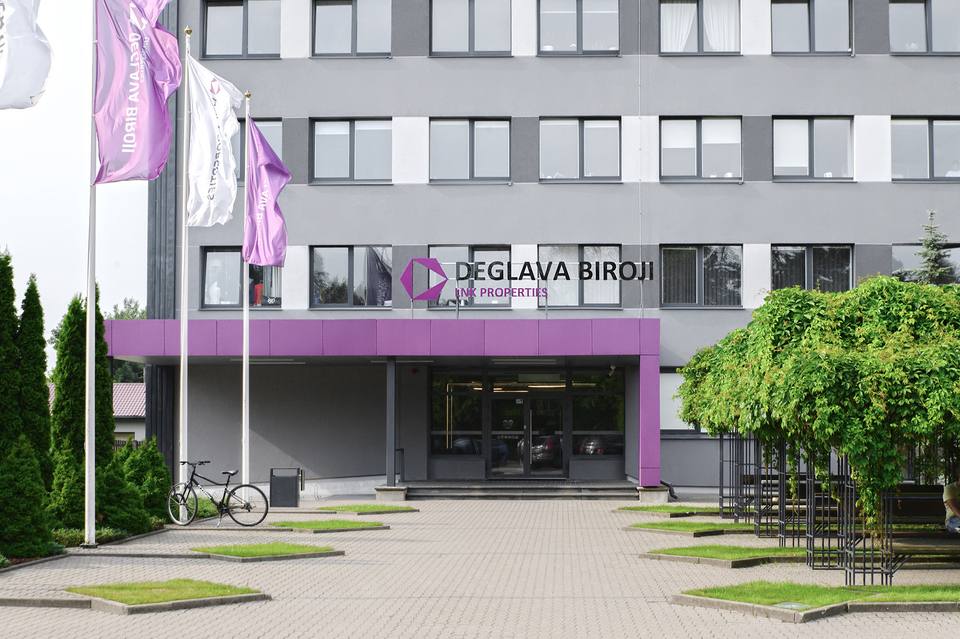 Deglava Biroji biroju ēkas fasāde un galvenā ieeja Rīgā